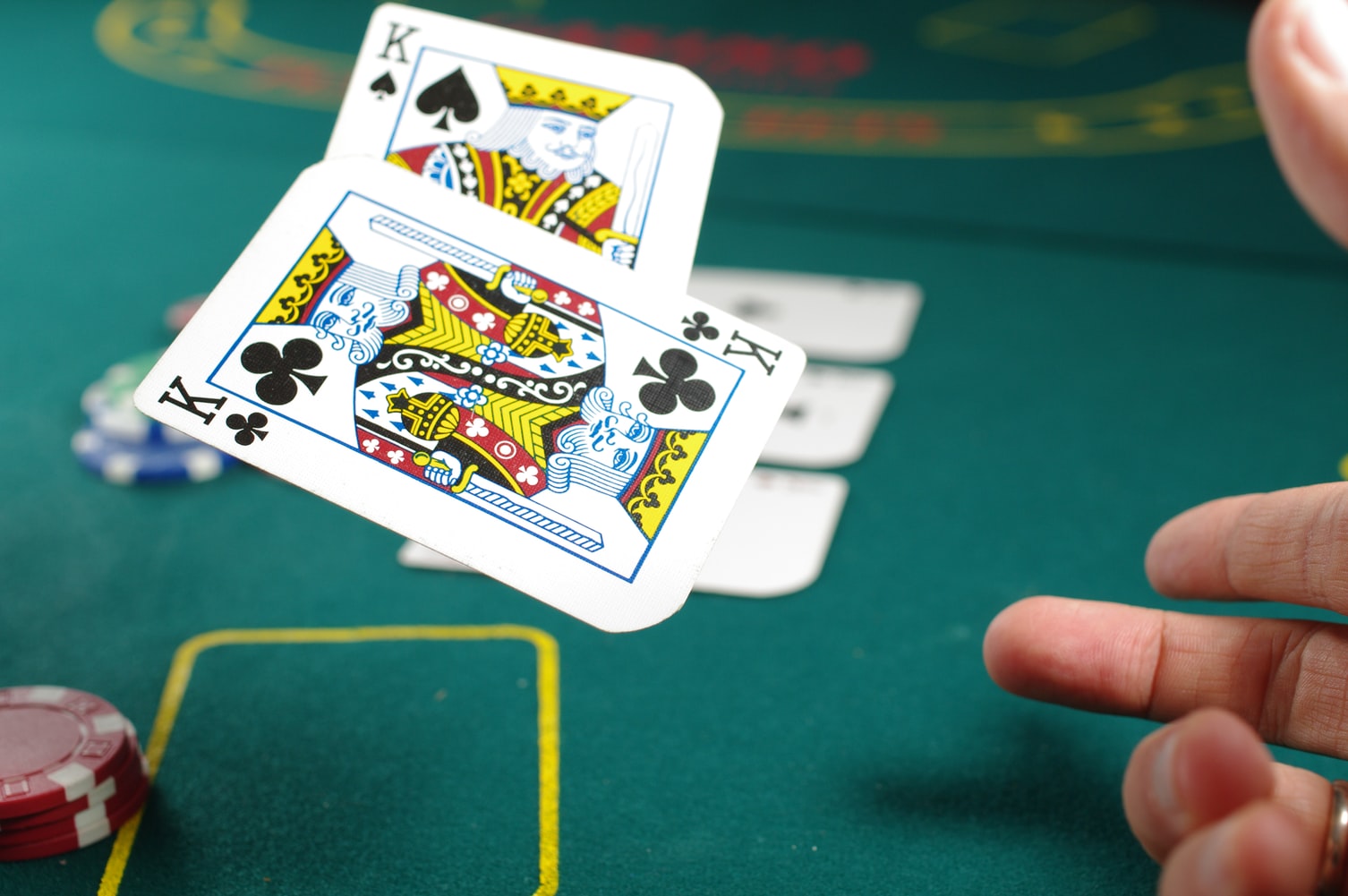 Best Poker Tables, pair of Kings