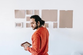 Decluttering home before putting it on the market to make your move less stressful.