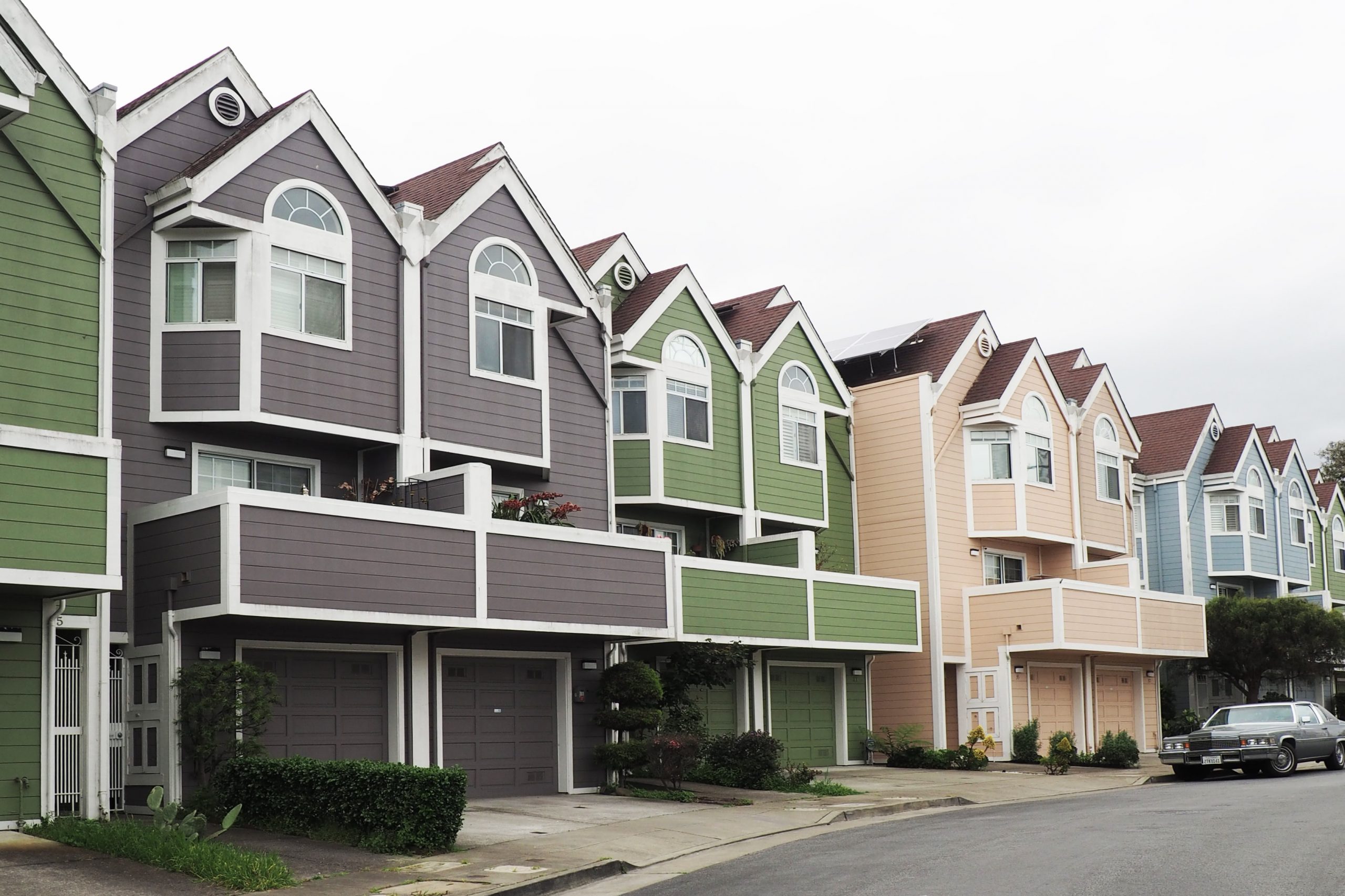 A row of colorful houses in a Californian neighborhood.