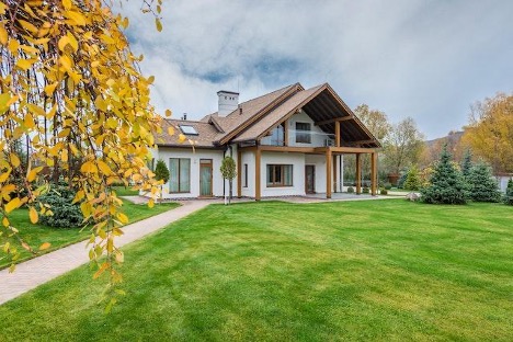 A house with white walls and brown roof