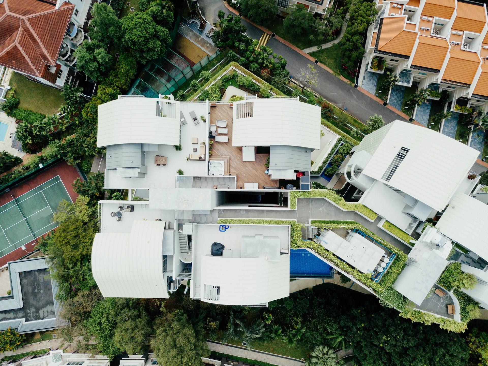A very green city neighborhood.